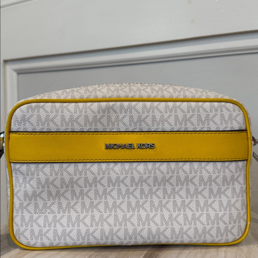 Michael Kors Bag Kenly Jet Set Signature Logo White Yellow Camera Crossbody - Picture 5 of 17
